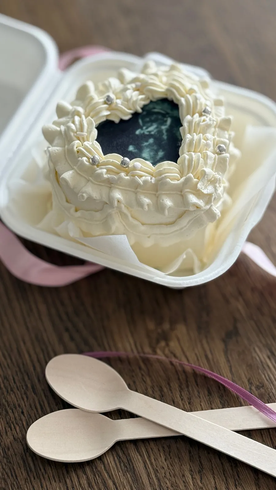 Gender Reveal with ultrasound edible print and lambeth piping